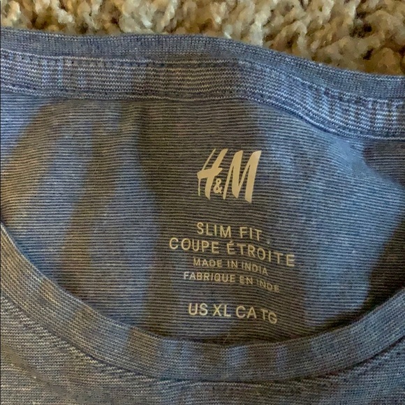 H&M t-shirt XL or L slim fit (runs smaller) - Picture 3 of 6